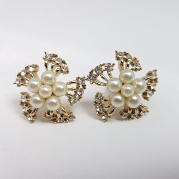 Vintage Kramer Floral Shape Cufflinks, Faux Pearl Center, Gold Tone Estate - Picture 6 of 7